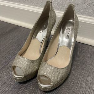 Michael Michael Kors York Nude Silver Shimmer Glitter Open Toe Pumps GUC 7 1/2